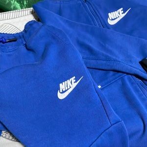 Boys Nike tech sweat suit size “5